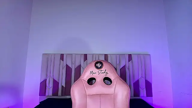 mia stanfort online show from 10-09-25, 07:14