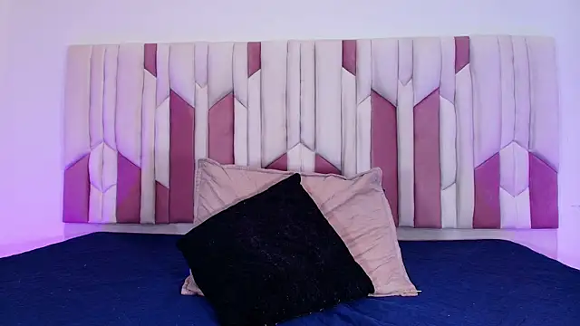 mia stanfort online show from 10-29-25, 07:13