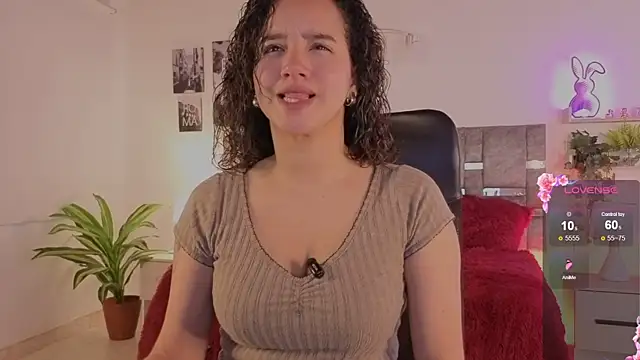 Snapshot of emilyrouxe chatting on 06-08-26, 12:38 emilyrouxe online show from 06-08-26, 12:38