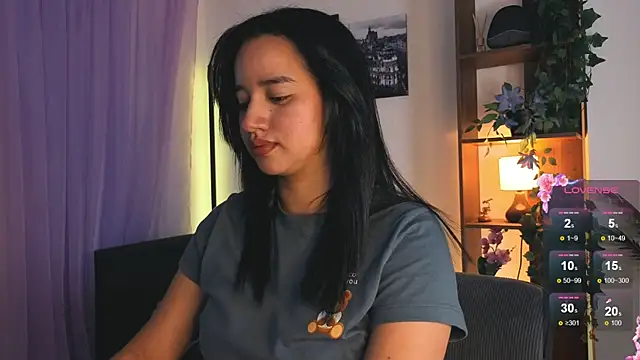 Snapshot of emilyrouxe chatting on 09-10-25, 04:06 emilyrouxe online show from 09-10-25, 04:06