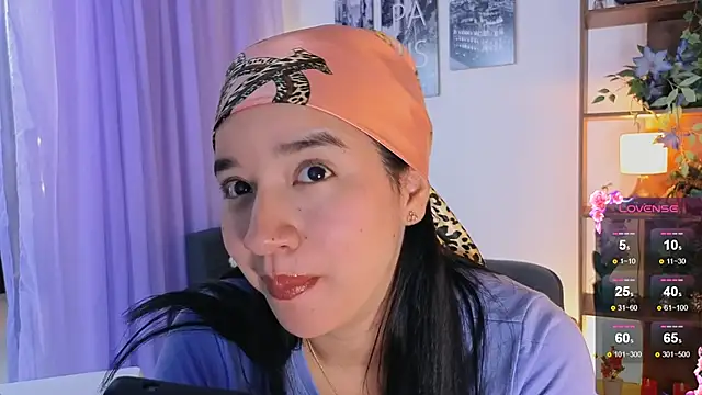 Snapshot of emilyrouxe chatting on 09-18-25, 02:31 emilyrouxe online show from 09-18-25, 02:31