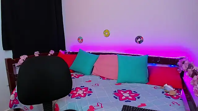  Moon Johnson online show from 09-18-25, 02:58