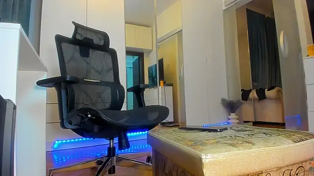 Snapshot of welcometo_hell chatting on 10-10-25, 09:15 welcometo hell online show from 10-10-25, 09:15