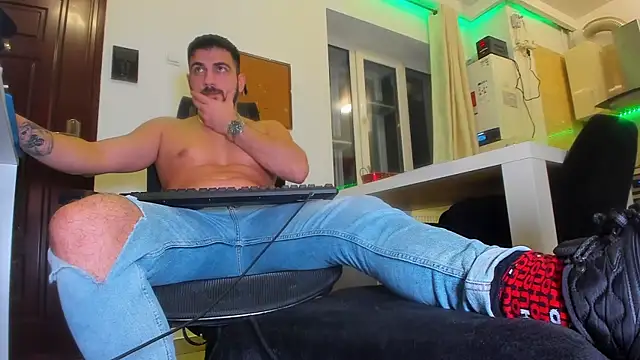 Snapshot of welcometo_hell chatting on 11-23-25, 10:20 welcometo hell online show from 11-23-25, 10:20