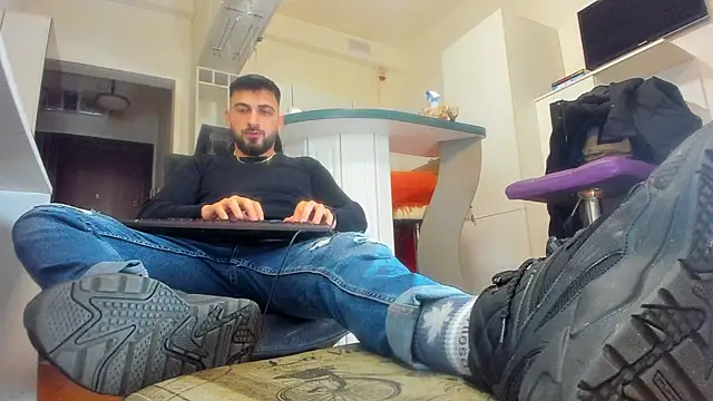 Snapshot of welcometo_hell chatting on 11-12-25, 08:23 welcometo hell online show from 11-12-25, 08:23