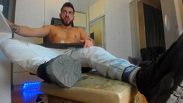 Snapshot of welcometo_hell chatting on 10-11-25, 05:36 welcometo hell online show from 10-11-25, 05:36