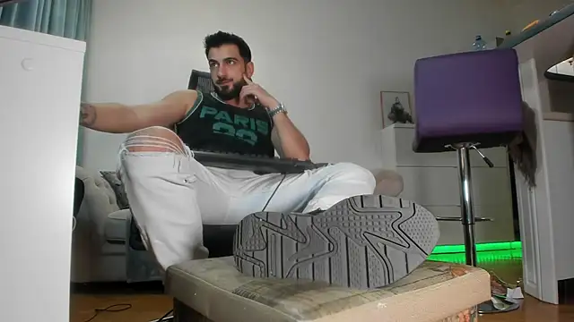 Snapshot of welcometo_hell chatting on 09-26-25, 05:20 welcometo hell online show from 09-26-25, 05:20