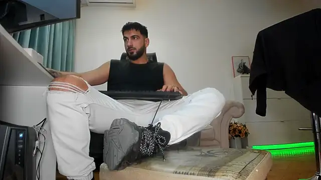 Snapshot of welcometo_hell chatting on 09-20-25, 05:01 welcometo hell online show from 09-20-25, 05:01