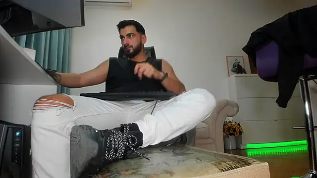 Snapshot of welcometo_hell chatting on 09-21-25, 04:17 welcometo hell online show from 09-21-25, 04:17