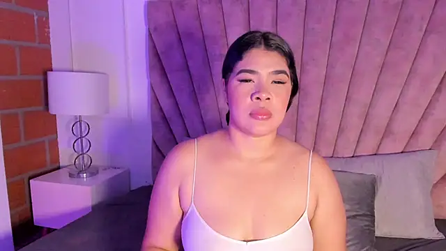 Snapshot of EmmaBecket2 chatting on 02-06-26, 01:01 EmmaBecket2 online show from 02-06-26, 01:01