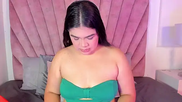 Snapshot of EmmaBecket2 chatting on 02-16-26, 08:29 EmmaBecket2 online show from 02-16-26, 08:29