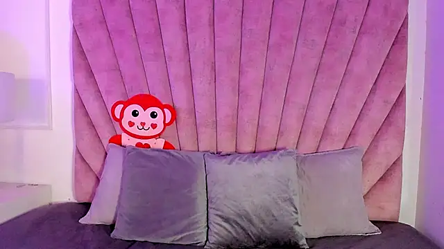 Snapshot of EmmaBecket2 chatting on 02-13-26, 07:58 EmmaBecket2 online show from 02-13-26, 07:58