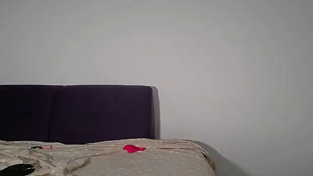 Julianna68 online show from 09-17-25, 05:37