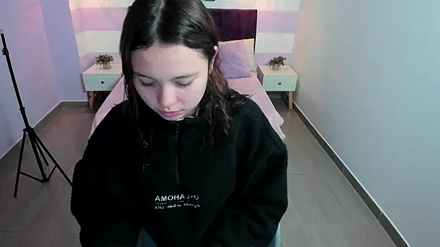 Snapshot of Carol_Pinter chatting on 03-18-25, 12:17 Carol Pinter online show from 03-18-25, 12:17