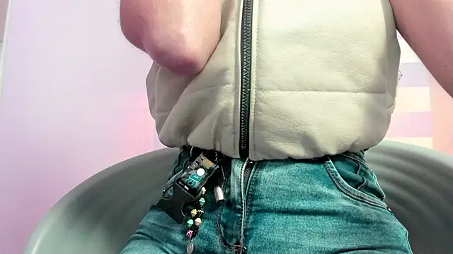 Snapshot of Carol_Pinter chatting on 03-08-25, 12:09 Carol Pinter online show from 03-08-25, 12:09