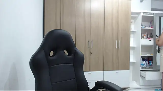 RoxanaLove9 online show from 12-05-25, 08:50