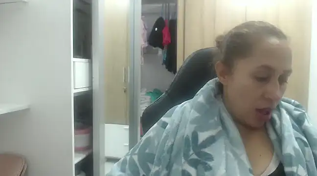 Snapshot of RoxanaLove9 chatting on 02-19-25, 02:12 RoxanaLove9 online show from 02-19-25, 02:12