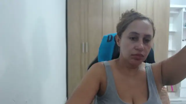 Snapshot of RoxanaLove9 chatting on 10-10-25, 09:48 RoxanaLove9 online show from 10-10-25, 09:48