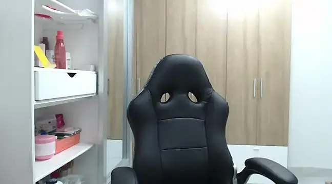 Snapshot of RoxanaLove9 chatting on 02-11-25, 01:41 RoxanaLove9 online show from 02-11-25, 01:41