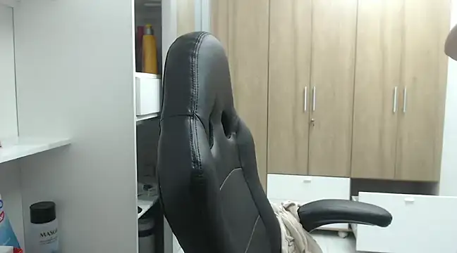 Snapshot of RoxanaLove9 chatting on 03-19-25, 03:09 RoxanaLove9 online show from 03-19-25, 03:09