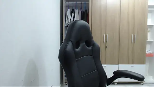RoxanaLove9 online show from 04-21-26, 02:14