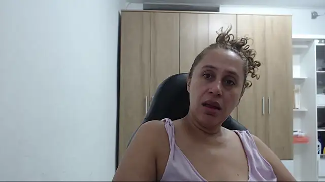 RoxanaLove9 online show from 04-26-26, 10:40