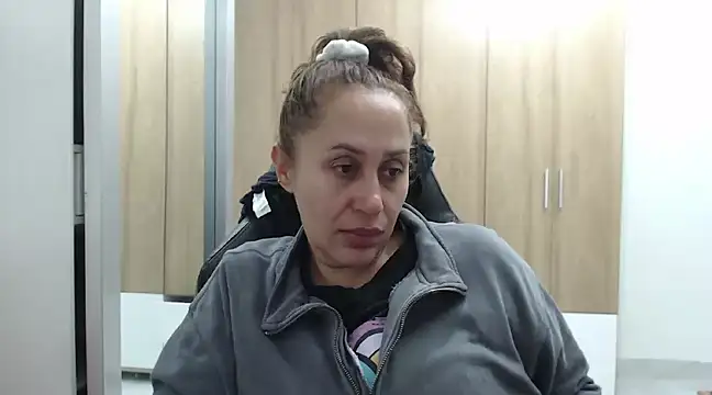 Snapshot of RoxanaLove9 chatting on 02-10-25, 04:52 RoxanaLove9 online show from 02-10-25, 04:52