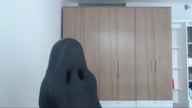 Snapshot of RoxanaLove9 chatting on 09-14-25, 06:30 RoxanaLove9 online show from 09-14-25, 06:30