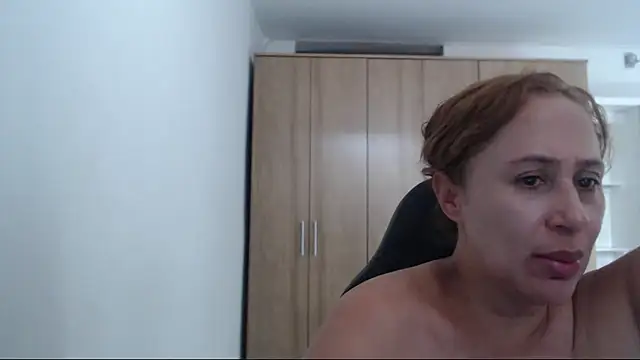 RoxanaLove9 online show from 07-16-26, 06:49
