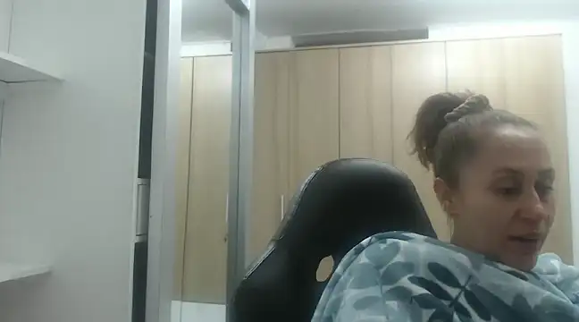 Snapshot of RoxanaLove9 chatting on 02-20-25, 03:45 RoxanaLove9 online show from 02-20-25, 03:45