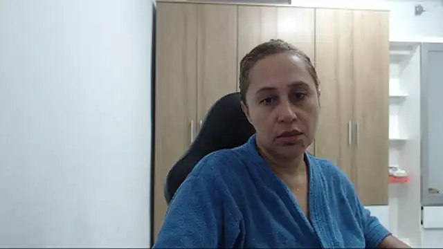RoxanaLove9 online show from 05-04-26, 11:07