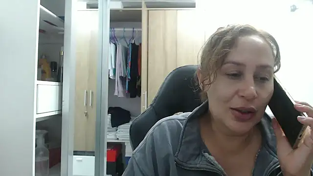 Snapshot of RoxanaLove9 chatting on 03-08-25, 02:45 RoxanaLove9 online show from 03-08-25, 02:45