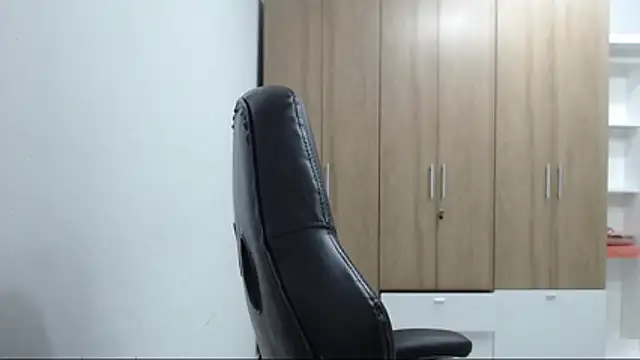 RoxanaLove9 online show from 07-06-26, 12:06