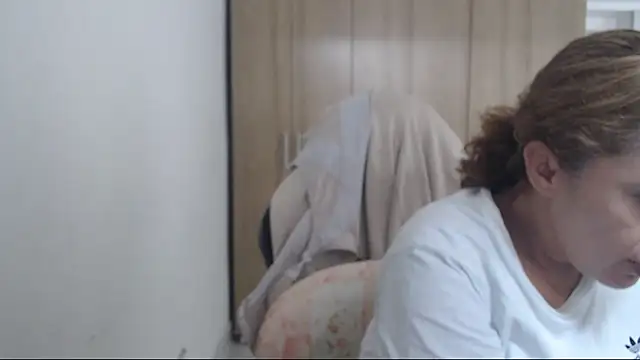 Snapshot of RoxanaLove9 chatting on 10-08-25, 08:31 RoxanaLove9 online show from 10-08-25, 08:31