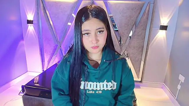 Annie9  online show from 12-19-25, 03:54