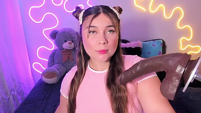 Snapshot of Isa_belaa chatting on 09-24-25, 03:40 Isa belaa online show from 09-24-25, 03:40