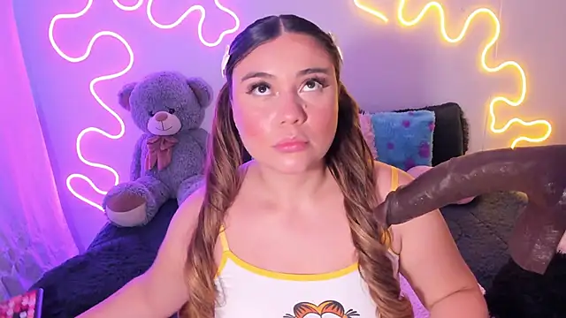 Snapshot of Isa_belaa chatting on 09-22-25, 12:00 Isa belaa online show from 09-22-25, 12:00