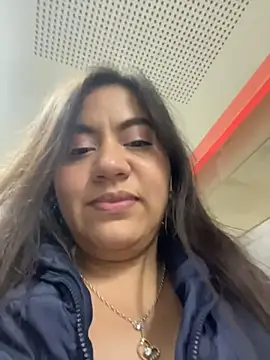 Snapshot of Iam__Cristal chatting on 04-21-26, 02:51 Iam Cristal online show from 04-21-26, 02:51