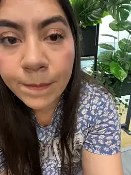 Snapshot of Iam__Cristal chatting on 05-17-26, 10:32 Iam Cristal online show from 05-17-26, 10:32