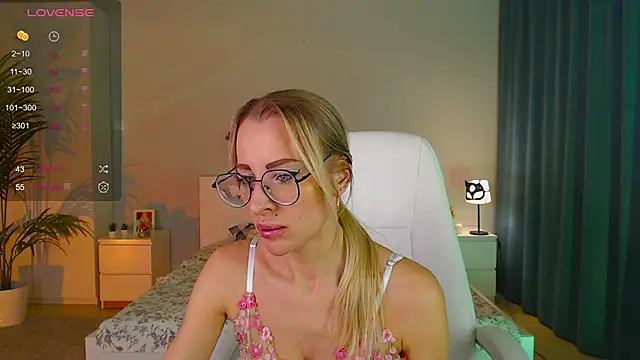 Snapshot of Fay_Dunaway chatting on 02-09-25, 12:30 Fay Dunaway online show from 02-09-25, 12:30