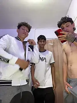 Snapshot of LatinBoysxxx chatting on 01-27-25, 04:22 LatinBoysxxx online show from 01-27-25, 04:22