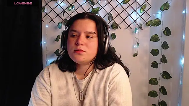 Snapshot of Nika_1_ chatting on 06-08-26, 01:28 Nika 1 online show from 06-08-26, 01:28