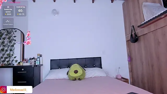 medussa13  online show from 03-18-26, 12:08