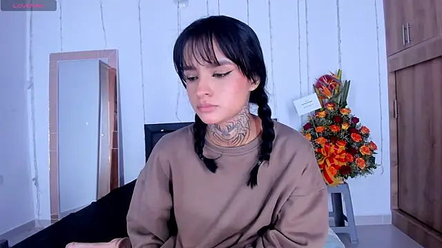 Snapshot of medussa13_ chatting on 02-15-25, 01:10 medussa13  online show from 02-15-25, 01:10