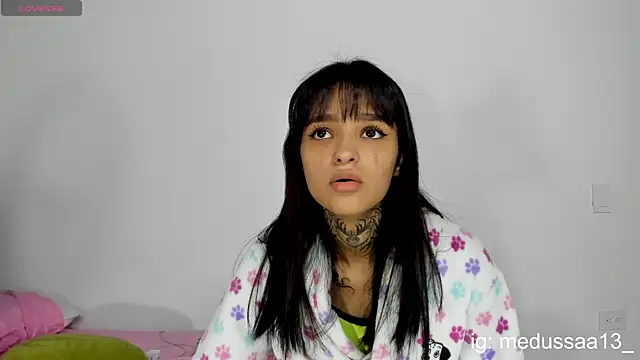 Snapshot of medussa13_ chatting on 01-15-25, 12:04 medussa13  online show from 01-15-25, 12:04