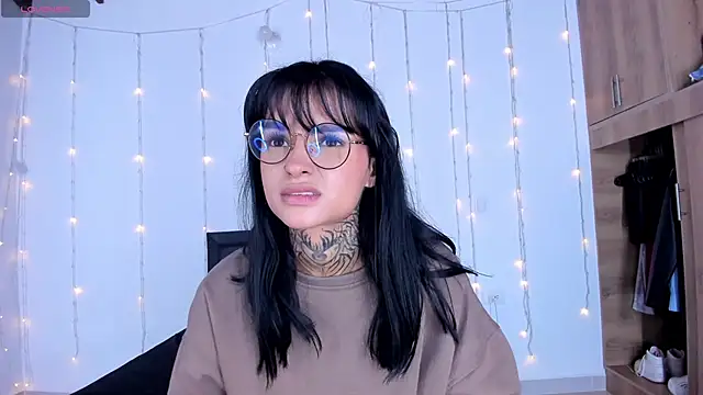Snapshot of medussa13_ chatting on 02-25-25, 01:09 medussa13  online show from 02-25-25, 01:09