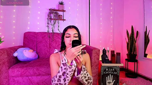 Sara Jhonson online show from 05-17-26, 01:38