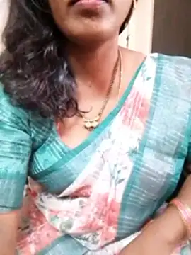 Snapshot of sneha_telugu_girl chatting on 11-05-25, 04:26 sneha telugu girl online show from 11-05-25, 04:26