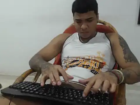 Snapshot of camiloacosta321 chatting on 12-26-24, 11:24 camiloacosta321 online show from 12-26-24, 11:24