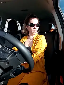 Snapshot of uber_babe chatting on 01-08-26, 10:43 uber babe online show from 01-08-26, 10:43